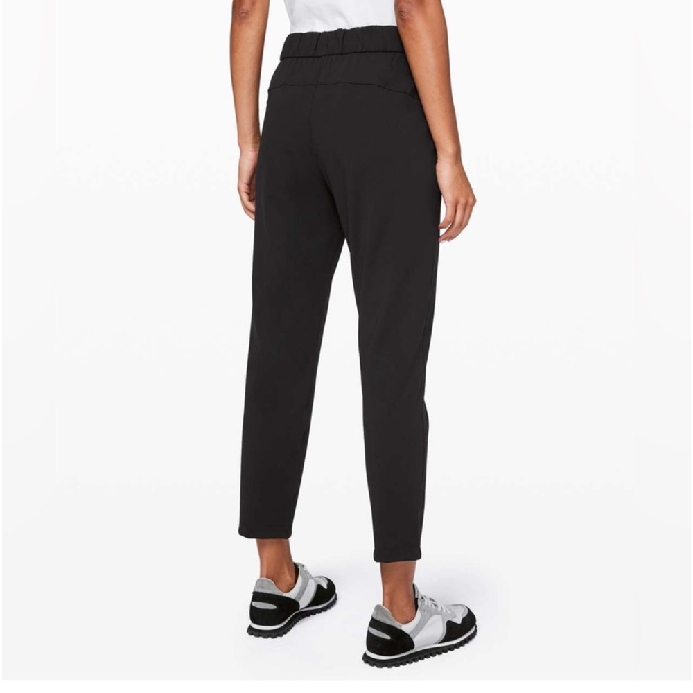 NWT Lululemon On The Fly Mid-Rise 7/8 Pant in Black “Travel Woven”